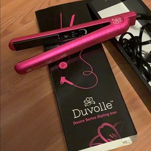 Duvolle Flat Iron